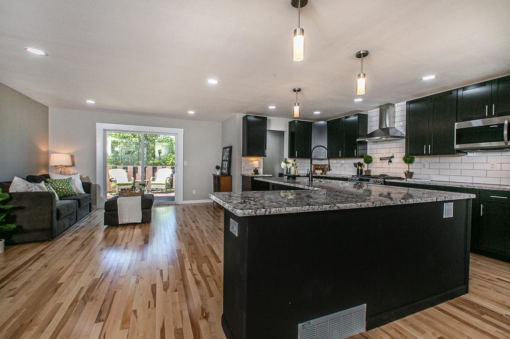 Photo of 2005 Admiral Street, Dubuque, IA 52002 (MLS # 153471)