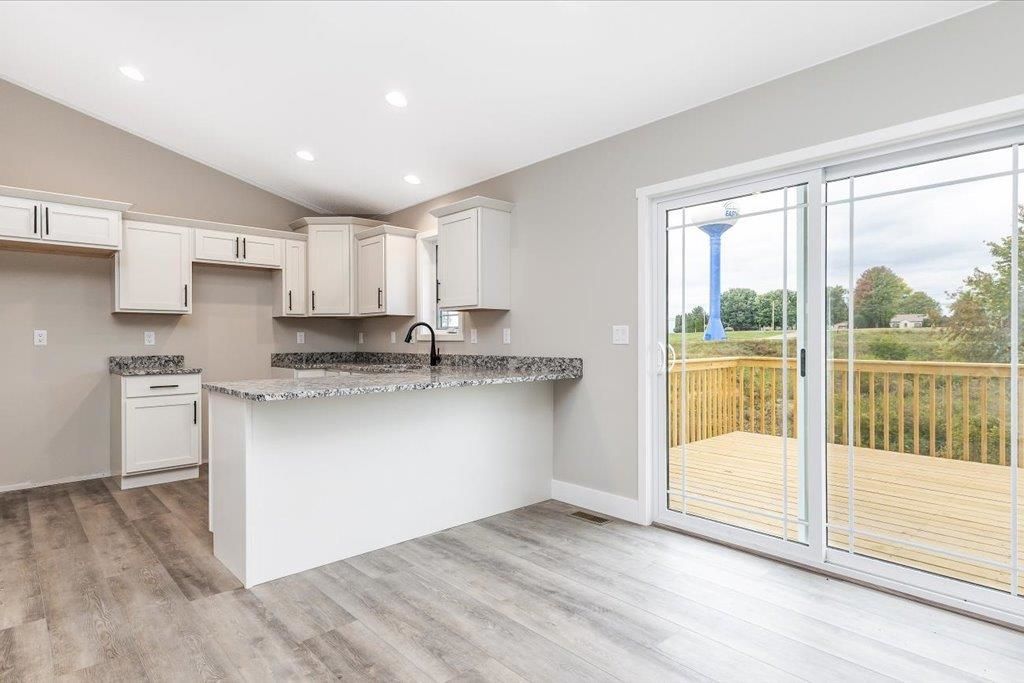 Photo of 405 N Blake Avenue, East Dubuque, IL 61025 (MLS # 152634)