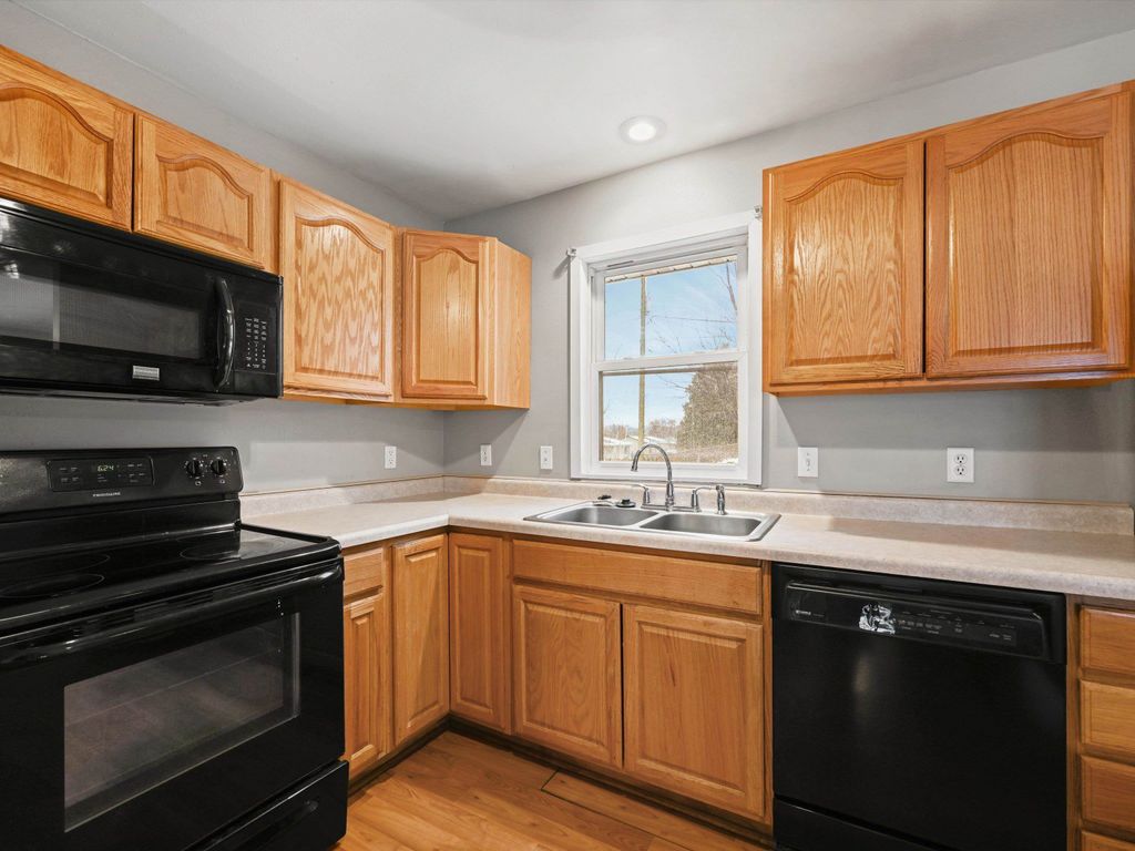 Photo of 2665 Marywood Drive, Dubuque, IA 52001 (MLS # 153627)