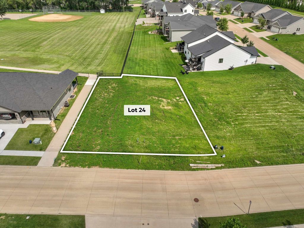 Photo of Lot 24 Rolling Creek Lane, Dubuque, IA 52003 (MLS # 152560)