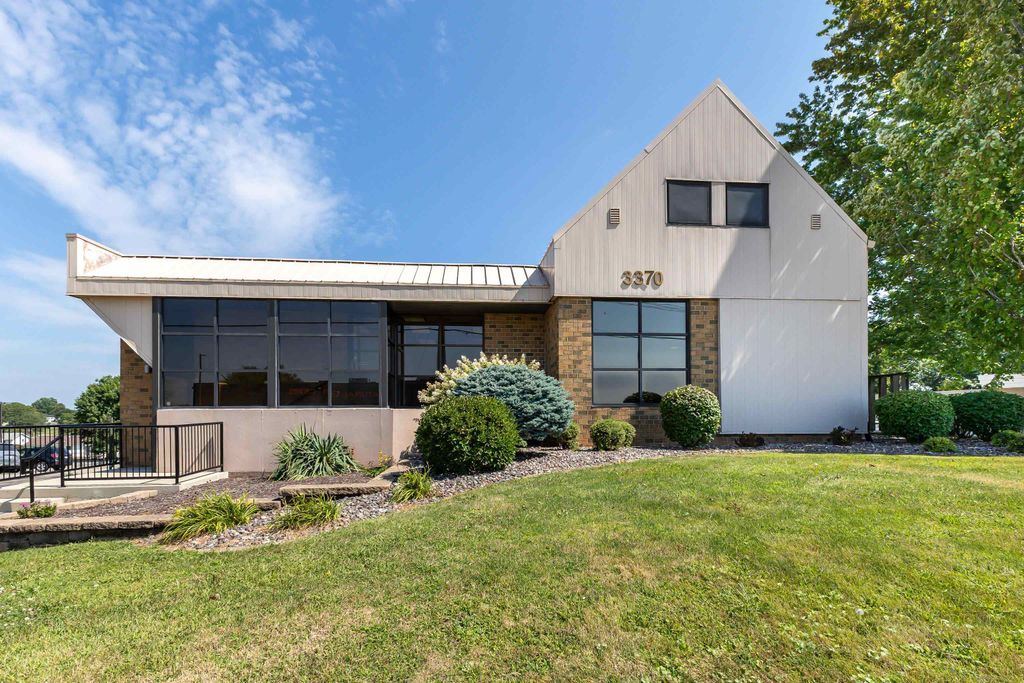 Photo of 3370 Asbury Road, Dubuque, IA 52002 (MLS # 152804)