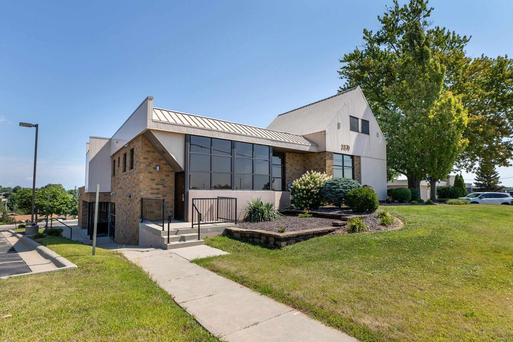Photo of 3370 Asbury Road, Dubuque, IA 52002 (MLS # 152804)