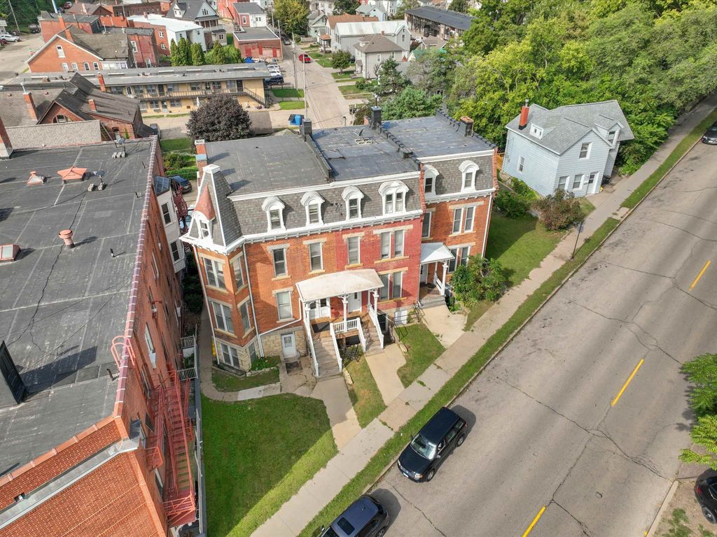 Photo of 1735 Madison Street, Dubuque, IA 52001 (MLS # 153312)