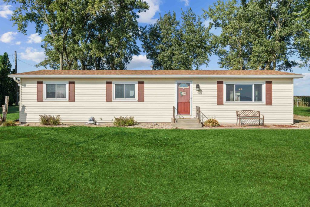 Photo of 2165 332nd Ave Ave, Dyersville, IA 52040 (MLS # 153096)