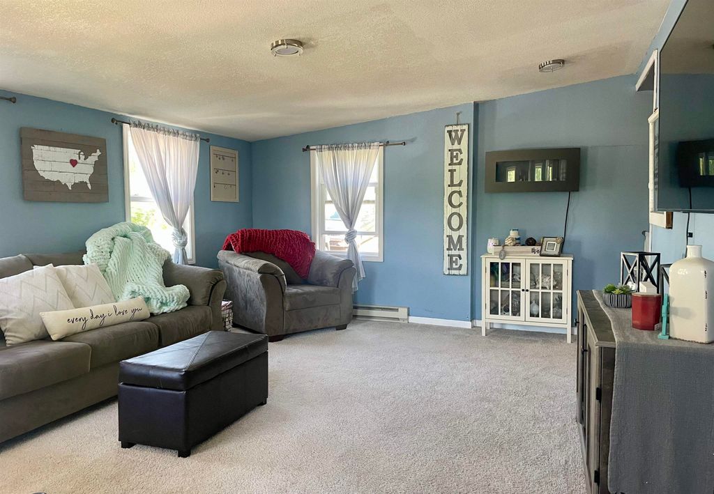 Photo of 1395 Brown Avenue, Dubuque, IA 52001 (MLS # 152108)