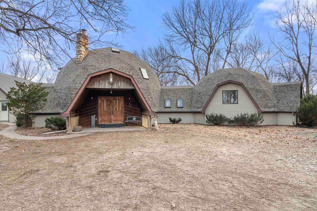 Photo of 11250 Natalie Lane, Dubuque, IA 52003 (MLS # 153740)