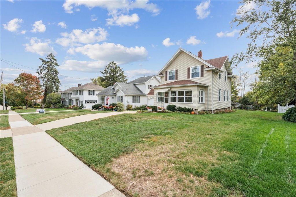 Photo of 1760 Plymouth Court, Dubuque, IA 52003 (MLS # 153239)
