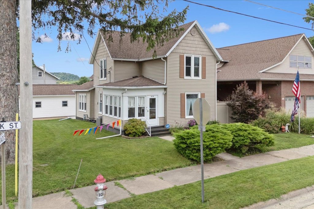 Photo of 616 Elk Street, Sabula, IA 52070 (MLS # 152799)