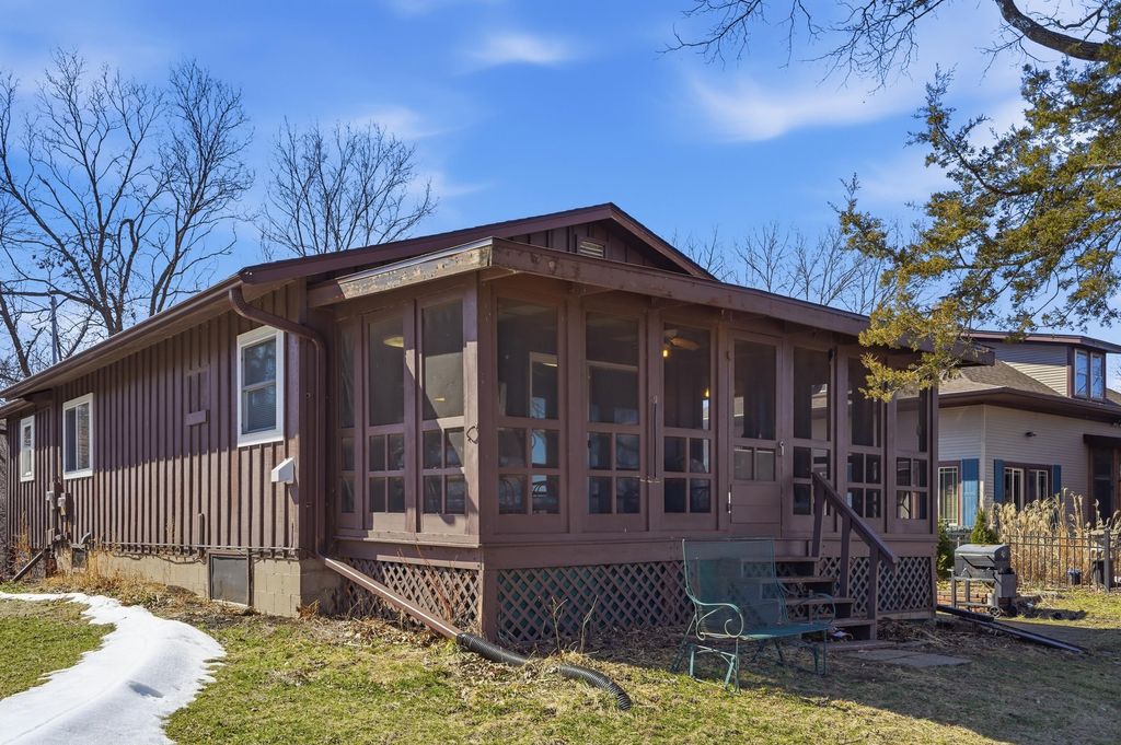 Photo of 9948 Shawondassee Lane, Dubuque, IA 52003 (MLS # 154173)