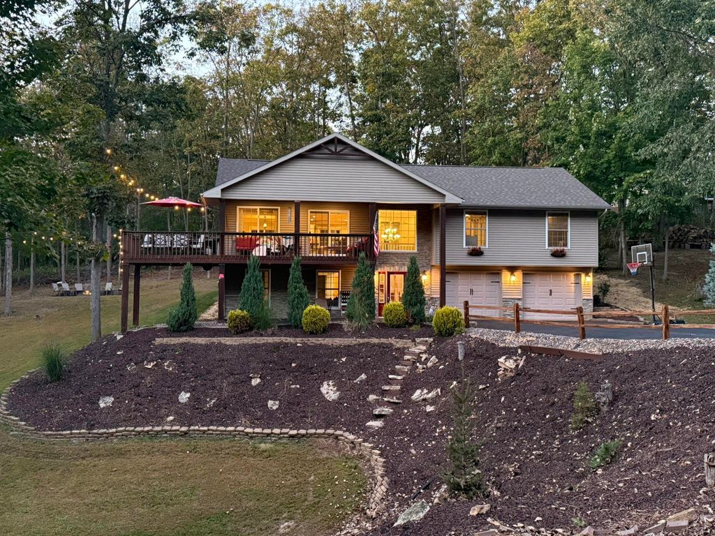 Photo of 8955 Hickory Hollow Court, Dubuque, IA 52003 (MLS # 153220)