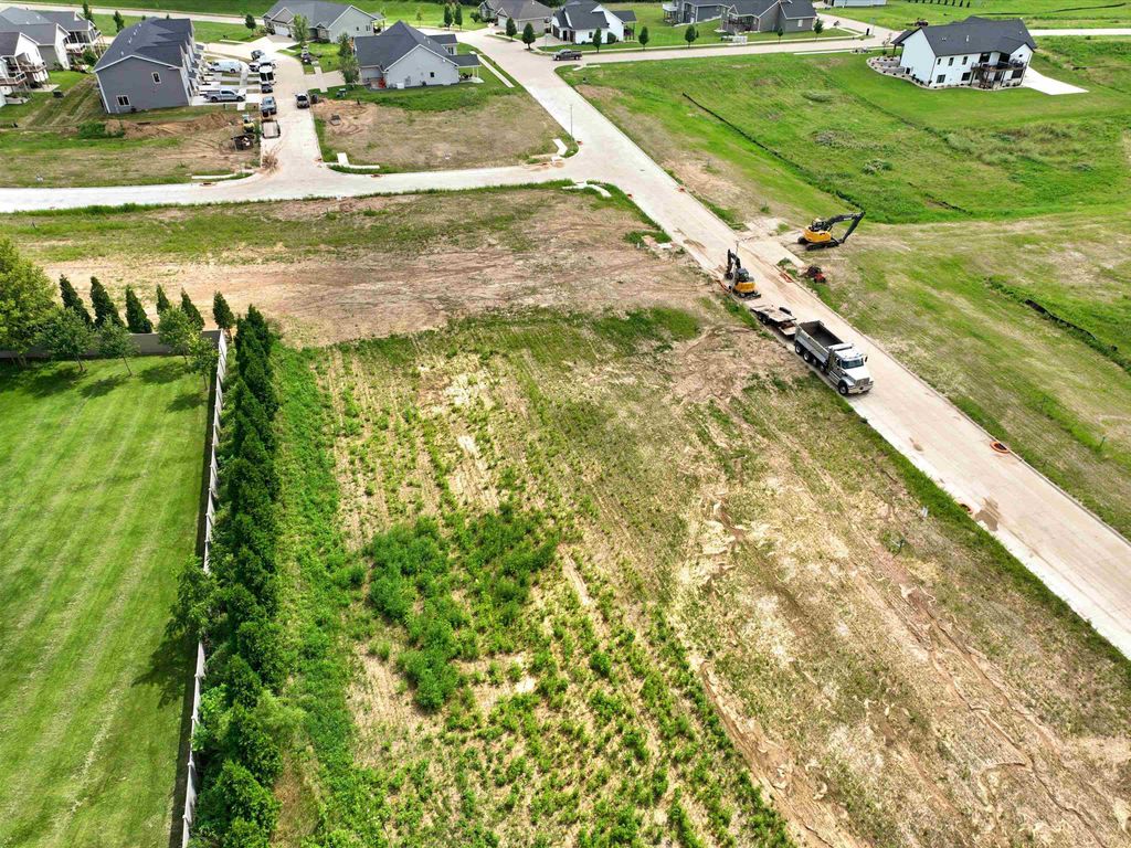 Photo of Lot 124 South Pointe Drive, Dubuque, IA 52003 (MLS # 152534)