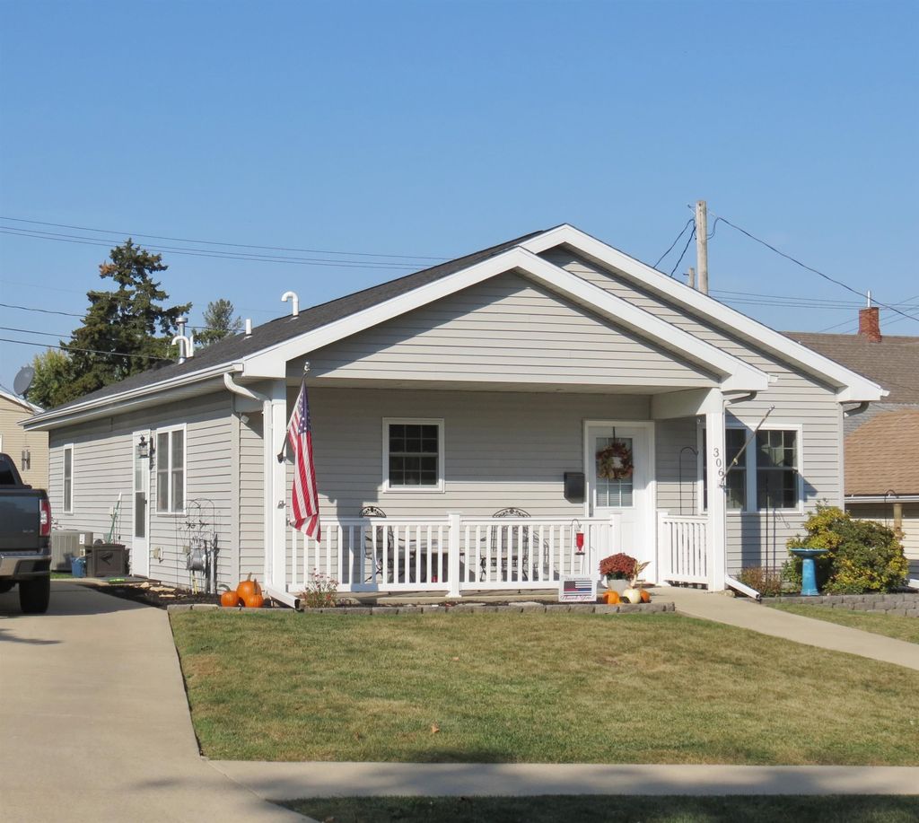 Photo of 306 S Eliza Street, Maquoketa, IA 52060 (MLS # 153244)