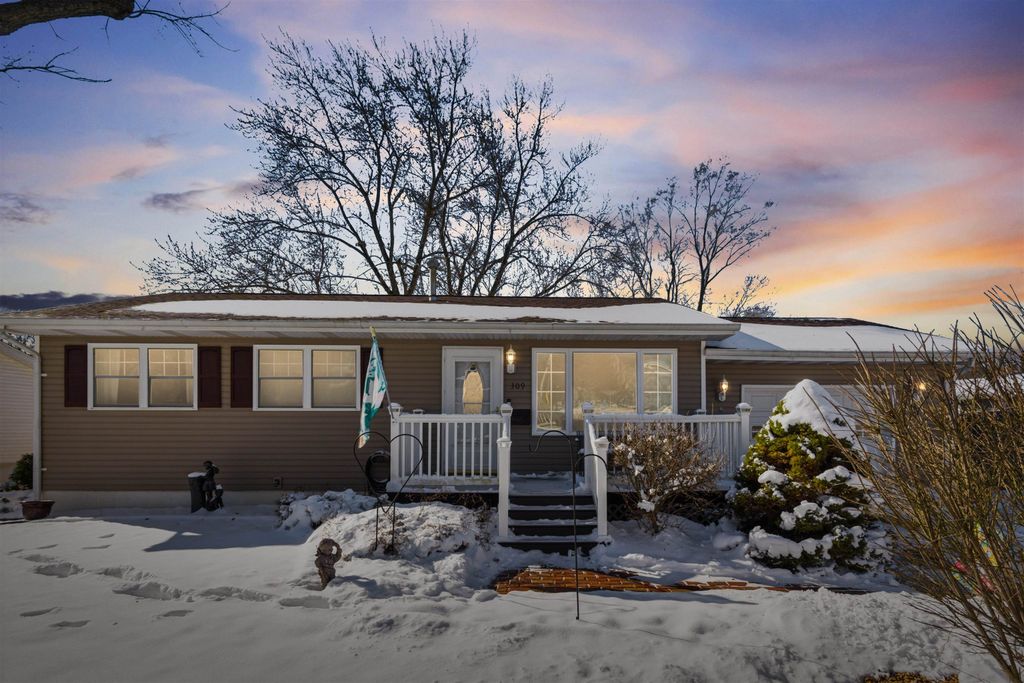 Photo of 309 Northbrook Drive, Davenport, IA 52806 (MLS # 154165)