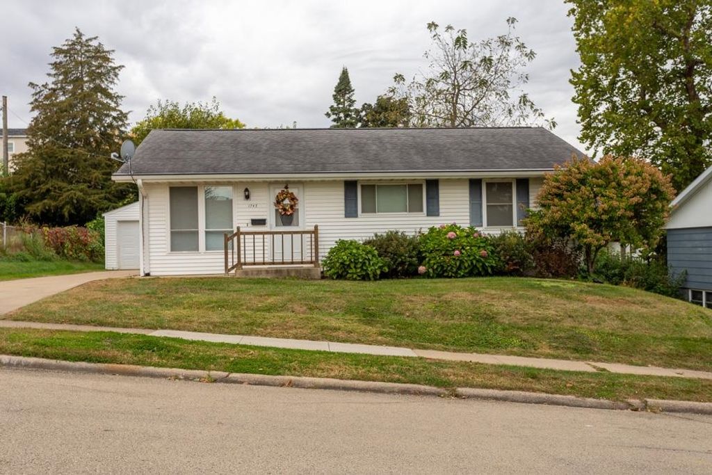 Photo of 1743 Lea Lane, Dubuque, IA 52002 (MLS # 153266)
