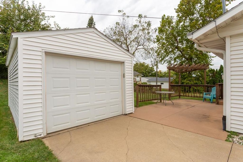 Photo of 1743 Lea Lane, Dubuque, IA 52002 (MLS # 153266)