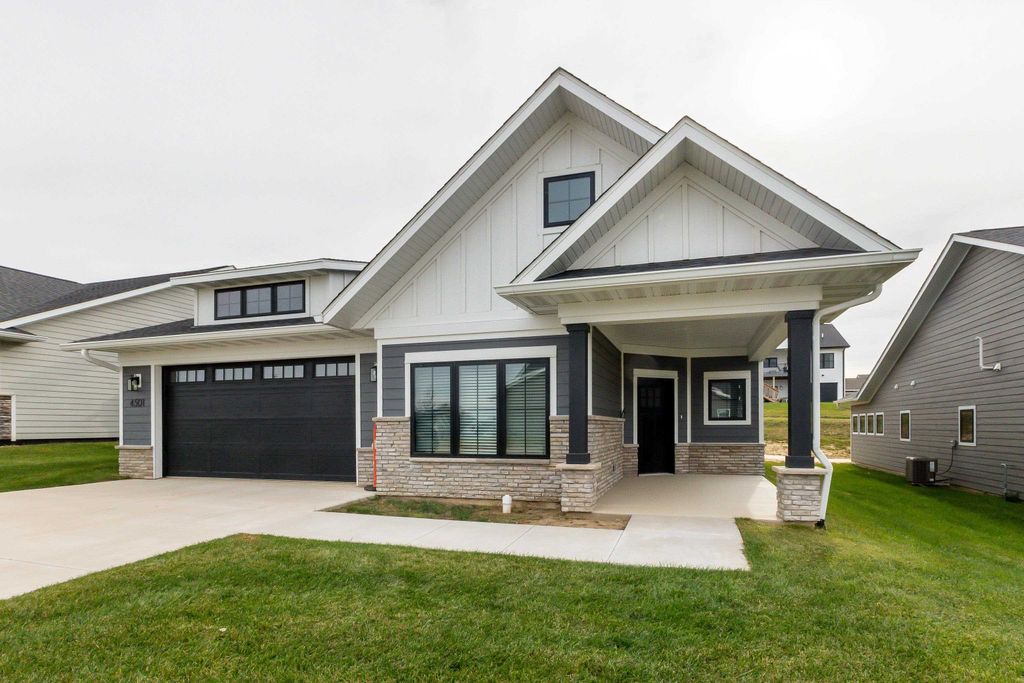 Photo of 4501 Ewing Drive, Dubuque, IA 52002 (MLS # 153407)