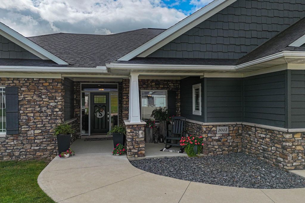 Photo of 1013 Clare Court #Northwest, Cascade, IA 52033 (MLS # 153109)