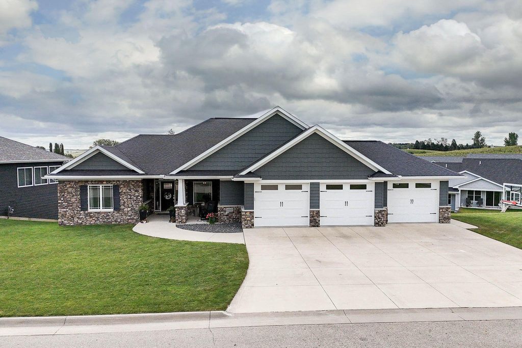 Photo of 1013 Clare Court #Northwest, Cascade, IA 52033 (MLS # 153109)