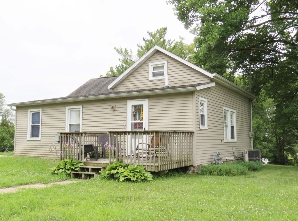 Photo of 108 W Monroe Street, Maquoketa, IA 52060 (MLS # 152588)