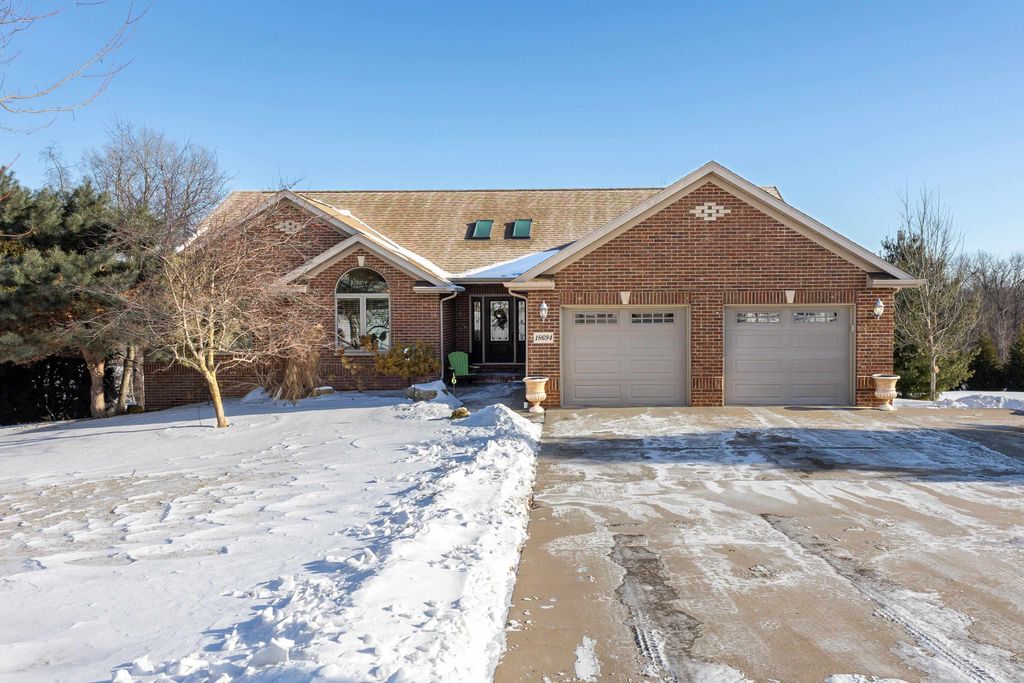 Photo of 18694 W Michelle Court, East Dubuque, IA 61025 (MLS # 153872)