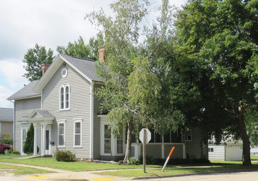 Photo of 216 E Maple Street, Maquoketa, IA 52060 (MLS # 152825)