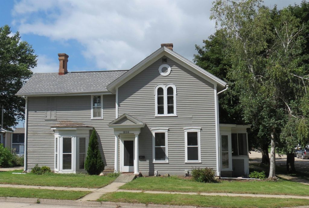 Photo of 216 E Maple Street, Maquoketa, IA 52060 (MLS # 152825)