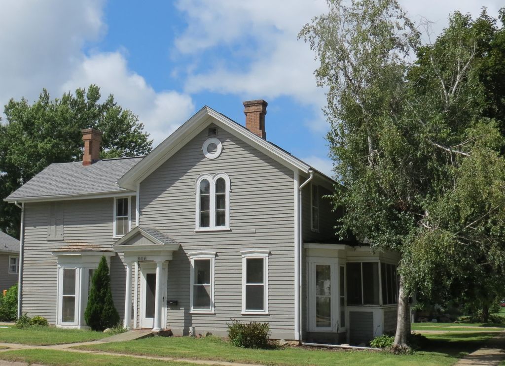 Photo of 216 E Maple Street, Maquoketa, IA 52060 (MLS # 152825)