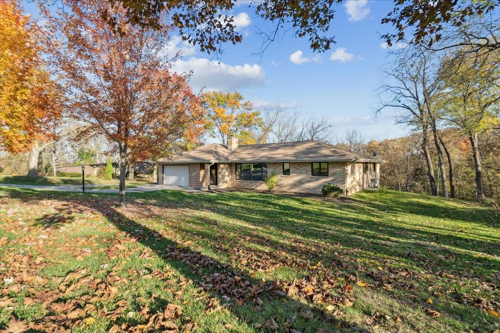 Photo of 12376 Barony Drive, Dubuque, IA 52001 (MLS # 153421)