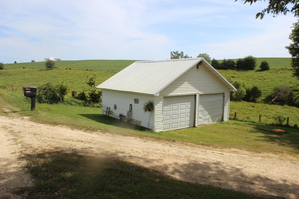 Photo of 25483 134th Street, Maquoketa, IA 52060 (MLS # 153001)