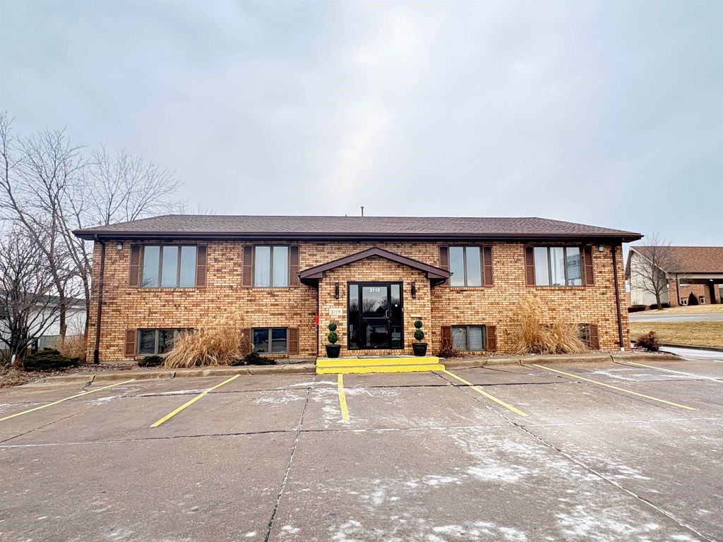 Photo of 2115 John F Kennedy Road, Dubuque, IA 52002 (MLS # 153976)