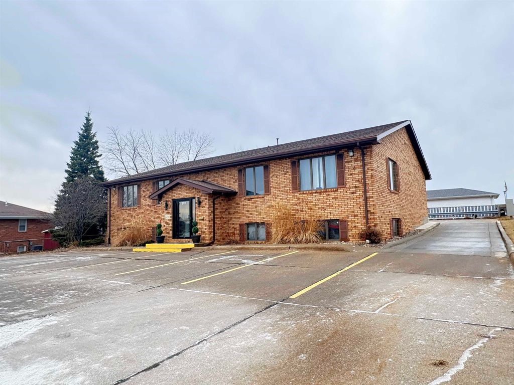 Photo of 2115 John F Kennedy Road, Dubuque, IA 52002 (MLS # 153976)