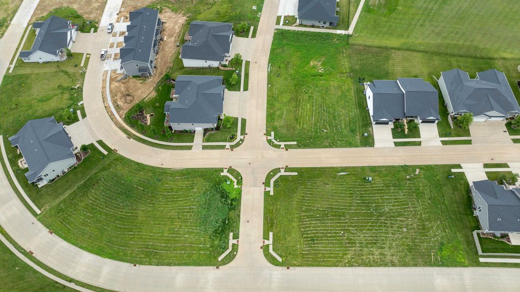 Photo of Lot 130 Edenbrook Lane, Dubuque, IA 52003 (MLS # 152568)