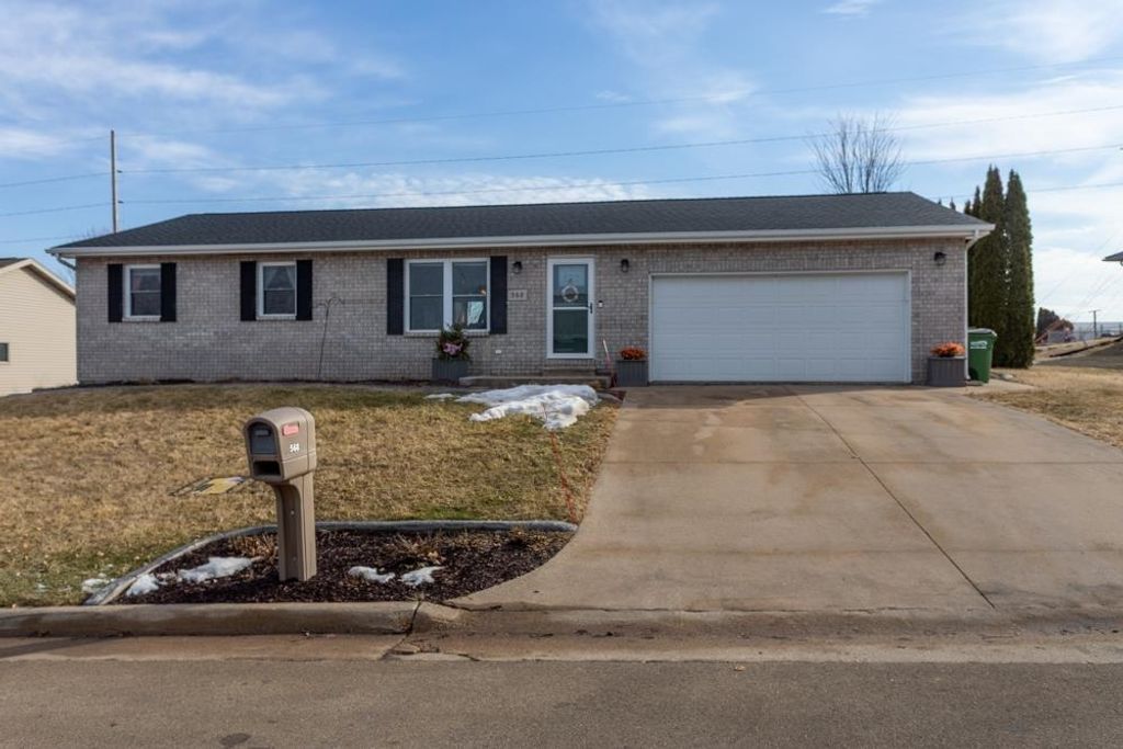 Photo of 568 Walnut Ridge Street, Peosta, IA 52068 (MLS # 153932)