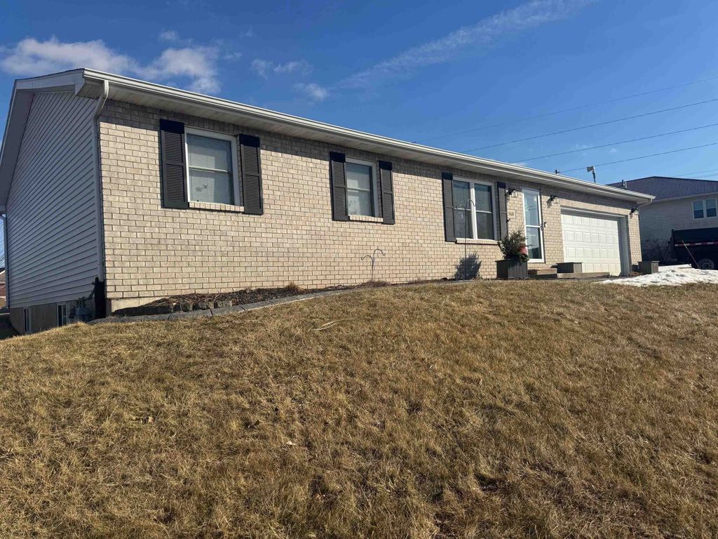 Photo of 568 Walnut Ridge Street, Peosta, IA 52068 (MLS # 153932)