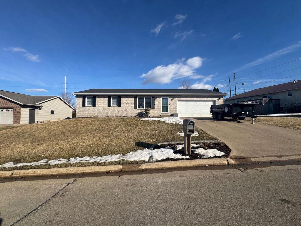 Photo of 568 Walnut Ridge Street, Peosta, IA 52068 (MLS # 153932)