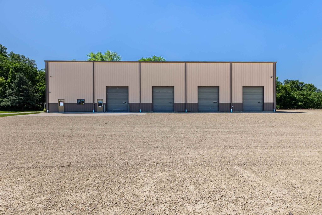 Photo of 1595 20th Ave SE Ave, Dyersville, IA 52040 (MLS # 152522)