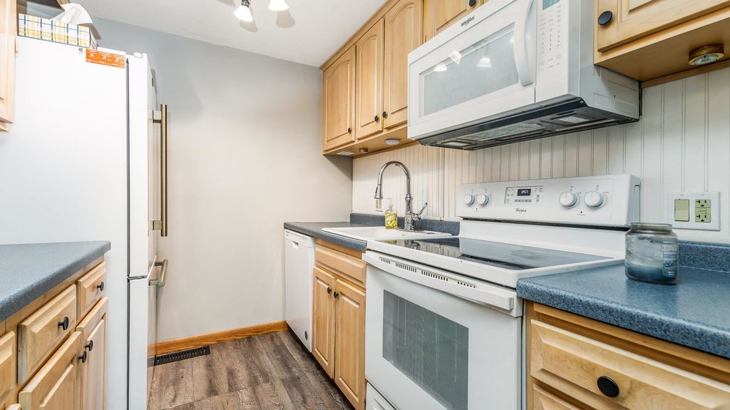 Photo of 786 Stone Ridge Place, Dubuque, IA 52001 (MLS # 153726)