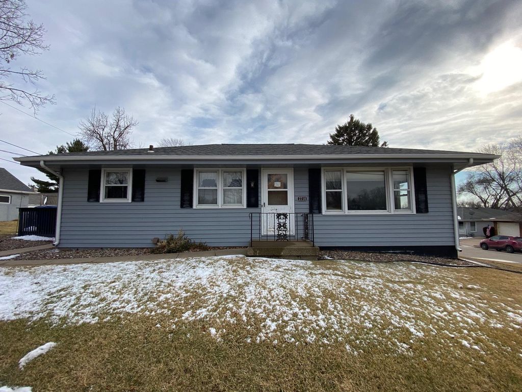 Photo of 2750 Pennsylvania Avenue, Dubuque, IA 52001 (MLS # 154039)