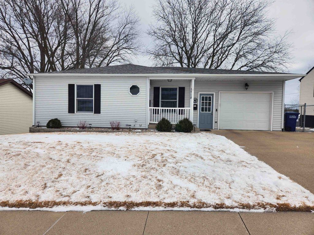 Photo of 1718 Richie Drive, Dubuque, IA 52002 (MLS # 154020)