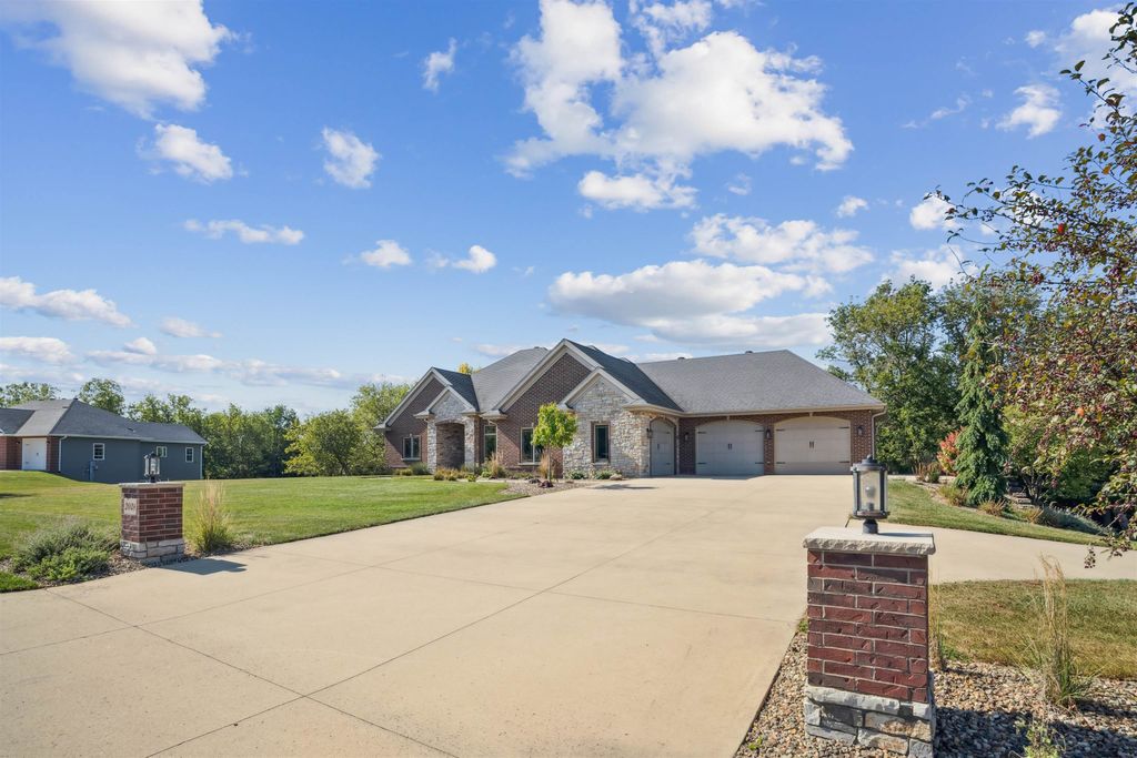 Photo of 2038 Cedar Hill Ave SE Ave, Dyersville, IA 52040 (MLS # 153418)