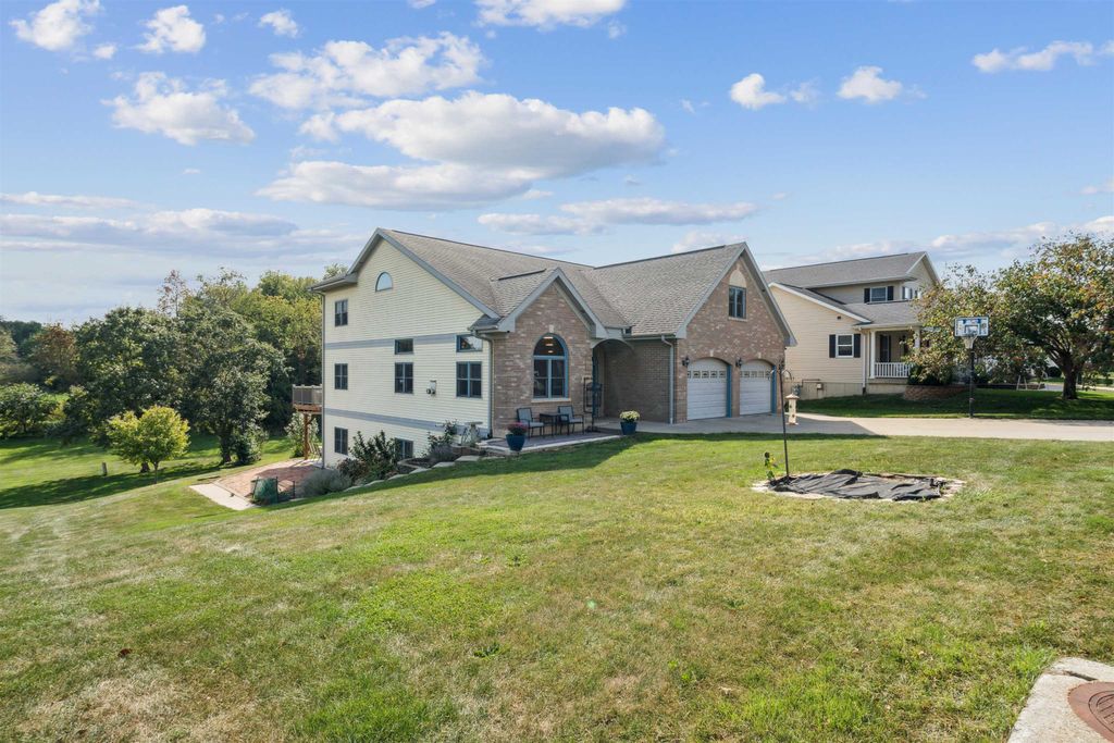 Photo of 601 7th Ave SW Ave, Cascade, IA 52033 (MLS # 153131)