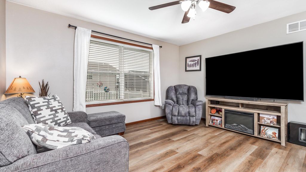 Photo of 7729 S Westbrook Drive, Dubuque, IA 52002 (MLS # 153381)