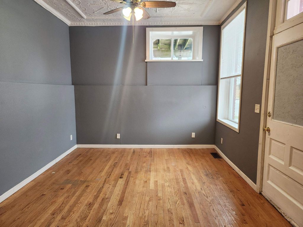 Photo of 800 W 5th Street, Dubuque, IA 52001 (MLS # 153624)