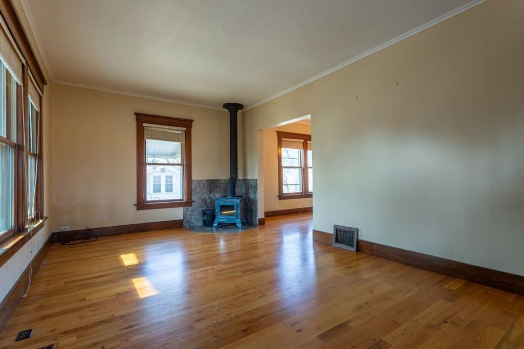 Photo of 1365 Solon Street, Dubuque, IA 52001 (MLS # 153982)