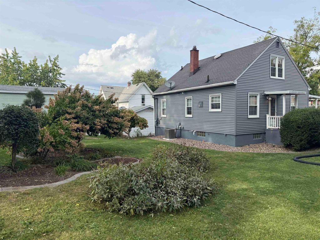 Photo of 1455 Adair Street, Dubuque, IA 52001 (MLS # 153123)
