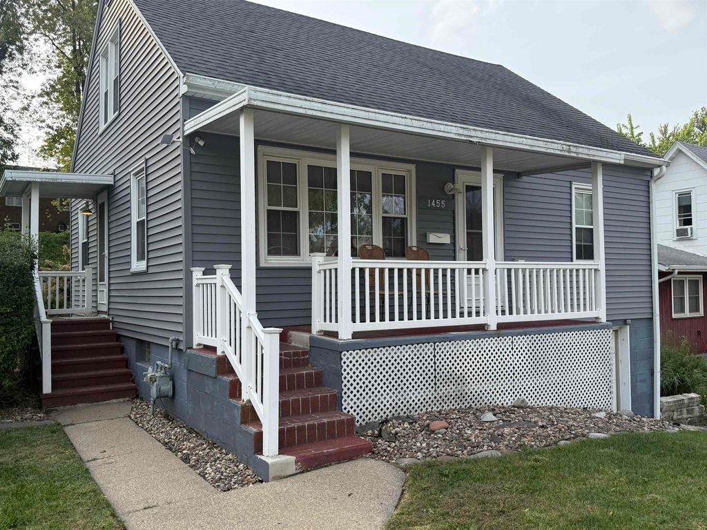Photo of 1455 Adair Street, Dubuque, IA 52001 (MLS # 153123)