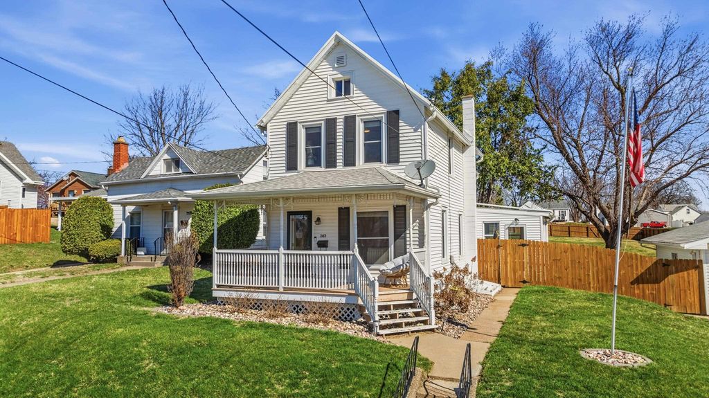 Photo of 2163 Lombard Street, Dubuque, IA 52001 (MLS # 154232)