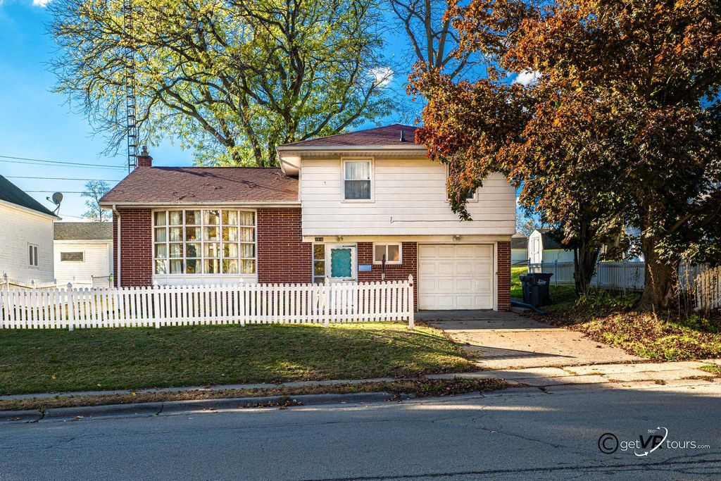 Photo of 1010 Ridge Street, Galena, IL 61036 (MLS # 153397)