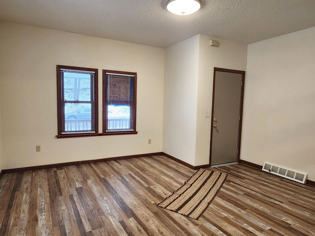 Photo of 853 W Locust Street, Dubuque, IA 52001 (MLS # 153596)