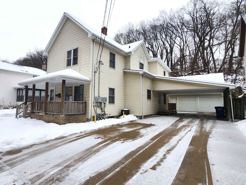 Photo of 853 W Locust Street, Dubuque, IA 52001 (MLS # 153596)
